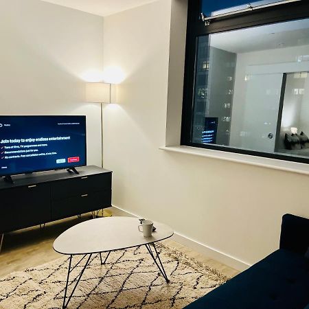 Brand New Modern 1 Bed Apartment Near Old Trafford Stadium マンチェスター エクステリア 写真